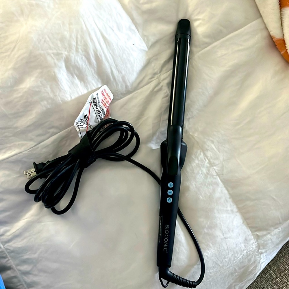 2" longer barrel than average for longer hair. Cool touch grip for easy curling